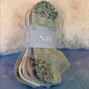 NWT Women’s Super Soft No Show Socks - Green and Gray 4 Pairs